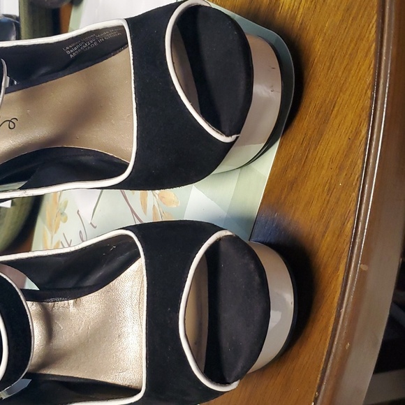 Fergie beautiful heels - Picture 4 of 8